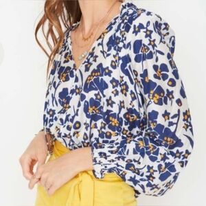 Caballero Miki Woman Floral/Long Sleeve V Neck Top Blue/White Silk Blend S XS